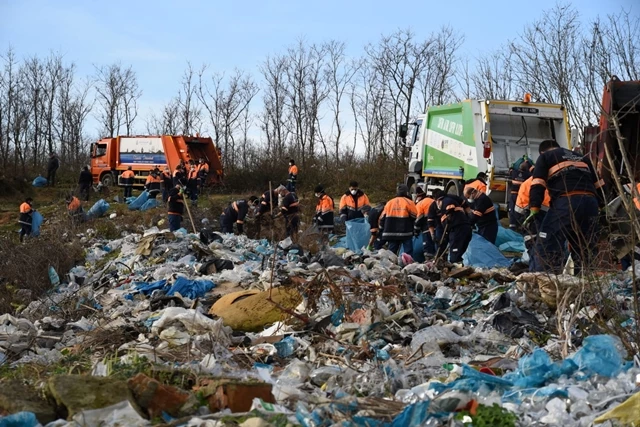 İBB’DEN KAÇAK ÇÖP DÖKÜMÜNE ANINDA MÜDAHALE