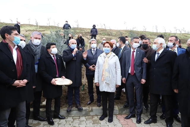 Akşener