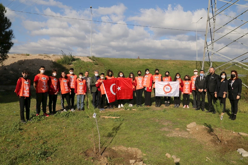 ATAMIZIN AZİZ HATIRASI İÇİN FİDAN DİKTİLER