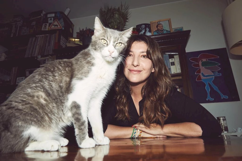ŞEBNEM BOZOKLU VE KEDİSİ GRİ ABİ’DEN HAYVAN SAHİPLERİNE FARKINDALIK ÇAĞRISI
