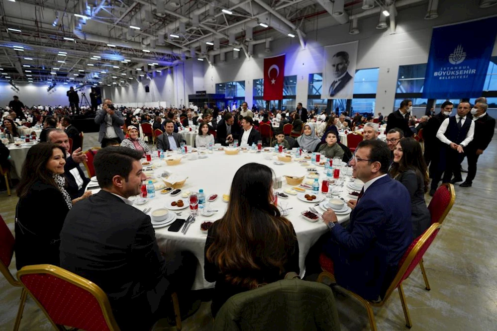 İMAMOĞLU, İFTARINI HALK EKMEK ÇALIŞANLARIYLA YAPTI