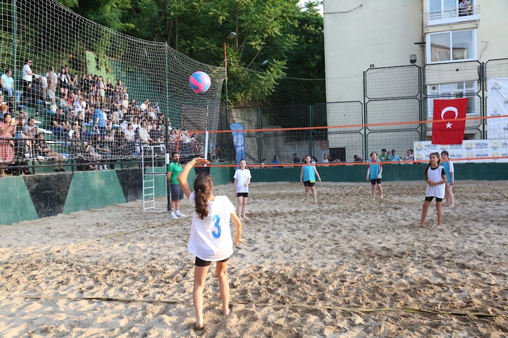 PLAJ VOLEYBOLU TURNUVASI REKOR KATILIMLA BAŞLADI