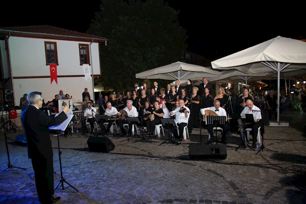 TÜRK SANAT MÜZİĞİ KOROSUNDAN MUHTEŞEM KONSER
