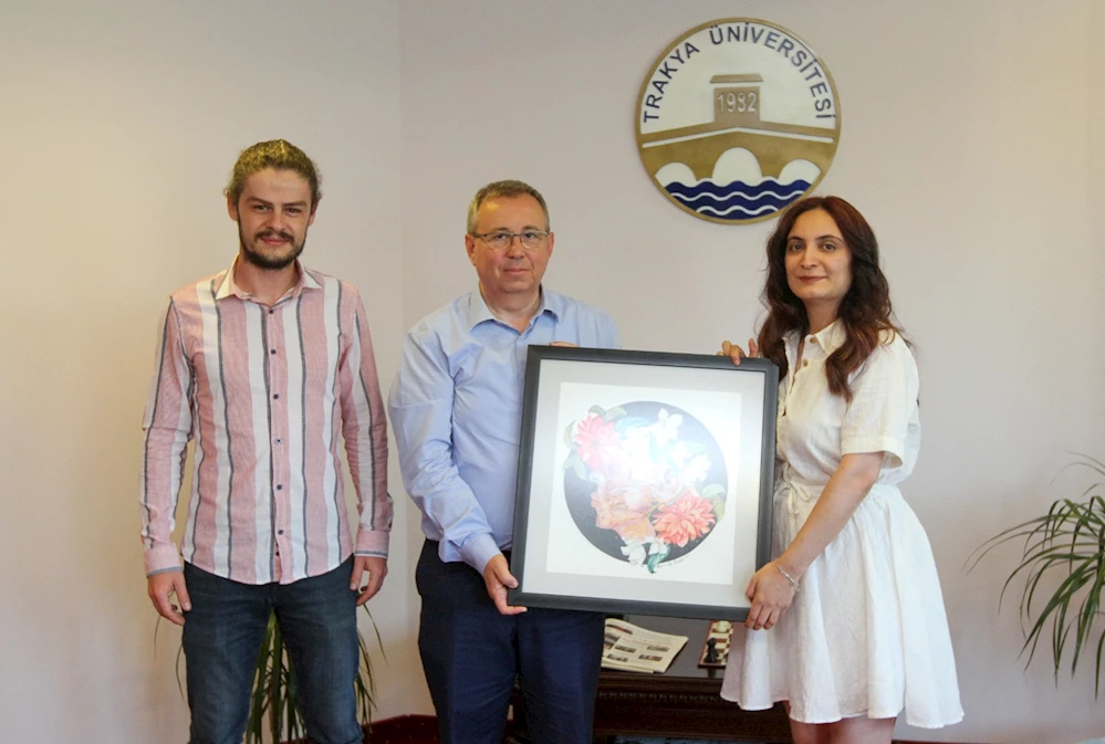 İLLÜSTRATÖR BERRİN US GÜNDÜZ’DEN REKTÖR PROF. DR. ERHAN TABAKOĞLU