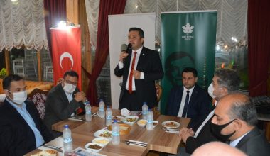 Gelecek Partisi Sancaktepe’de yeni üyelere rozetleri takıldı