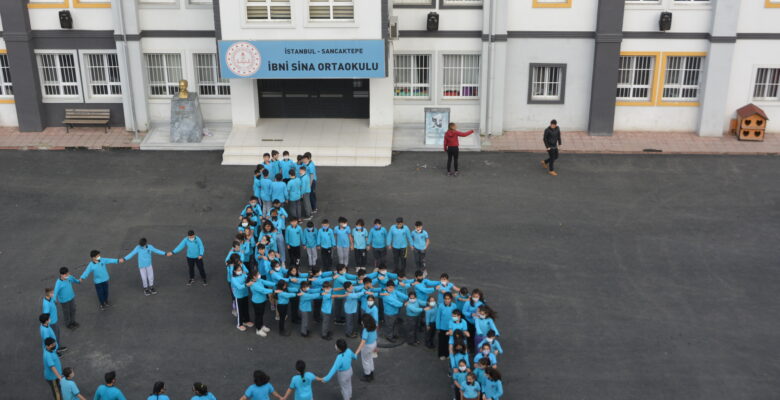 Sancaktepe’de İbni Sina Ortaokulu’nun öğrencileri Engelliler Günü’ne dikkat çekti