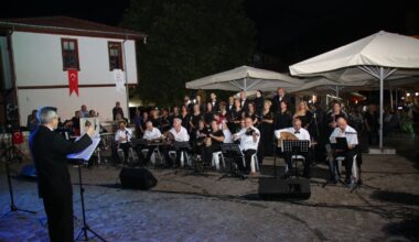 TÜRK SANAT MÜZİĞİ KOROSUNDAN MUHTEŞEM KONSER